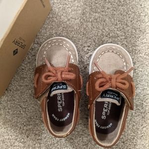 Sperry crib shoes size 3M